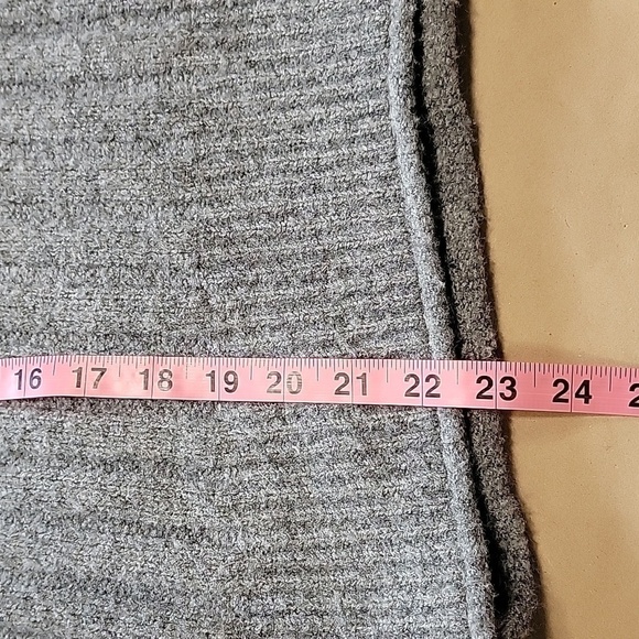 a.n.a Size S Gray Long Sleeved Curled Hem Sweater, Gently Used Condition - Picture 8 of 10
